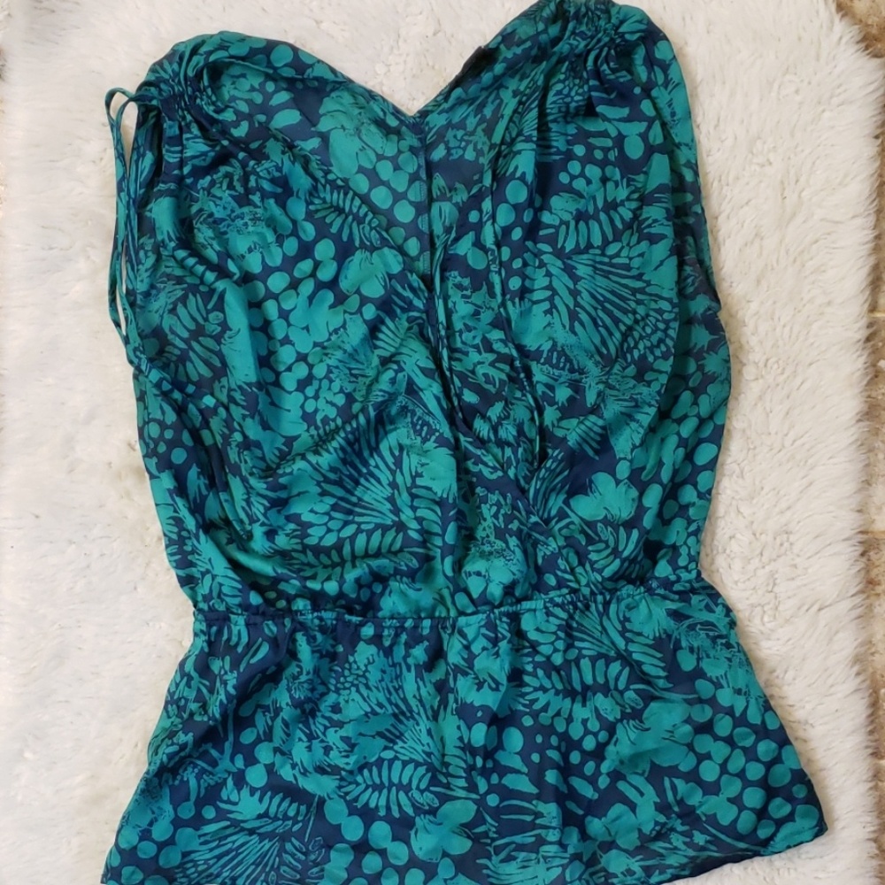 Sleeveless shirt